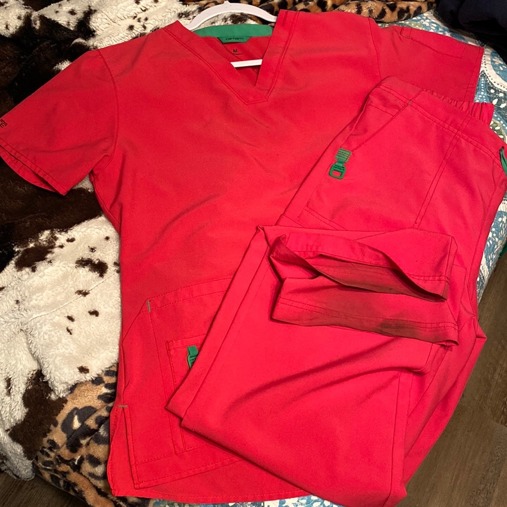 BRIGHT PINK Carhartt scrubs SET. MEDIUM.
